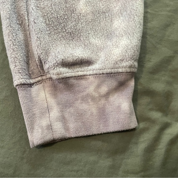 Furry pair of tie dye joggers sz large - Picture 8 of 8